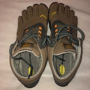 Never worn Vibram five toe shoes/hiking boot